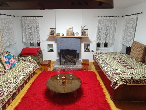 Na zdjęciu widoczny jest obiekt Charlami's Mansion -Παραδοσιακό Πέτρινο Σπίτι με Τζάκι και Πανοραμική Θέα położony w mieście Polýdroson.