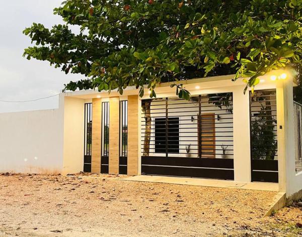 Nella foto è visibile l'oggetto Casa Nefertari situato nella città di Santa Ana.