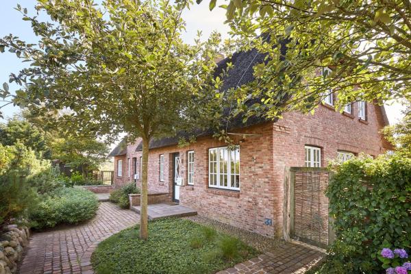 På bildet vises objektet Haus Auswanderer 2 som ligger i byen Nieblum.