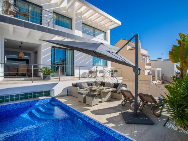 La photo montre l'objet Holiday Home Aldea by Interhome situé dans la ville de Nerja.