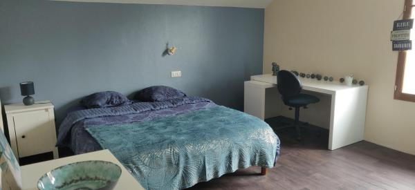 A la foto es mostra l'objecte Le 135, logement spacieux entre ville et volcans situat a la ciutat de Ceyrat.