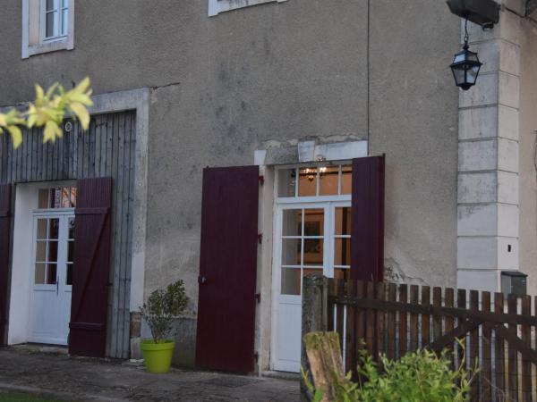Nella foto è visibile l'oggetto Gîte Charmant au Cœur de la Nature près du Mans, 6 Pers., Domaine Historique - FR-1-410-319 situato nella città di Teillé.