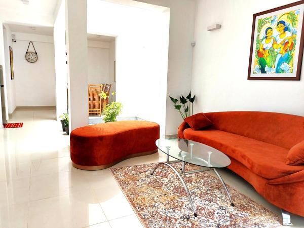 Foto 3: OESIS - Stylish Villa Steps from Historic Galle Fort