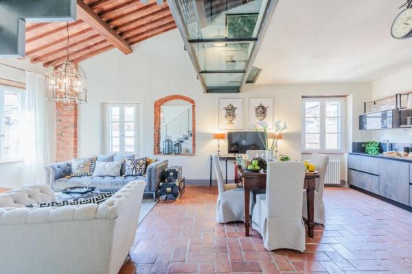 Auf dem Foto ist das Objekt Casa Lucky, Romantic Modern 3 bedrooms Penthouse in der Stadt Lucca zu sehen.