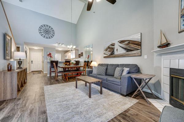Watefront Branson Condo With Screened-in Balcony! - Branson, MO