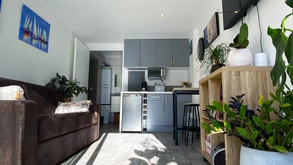Foto 7: Studio clair, climatisé avec jardin et parking