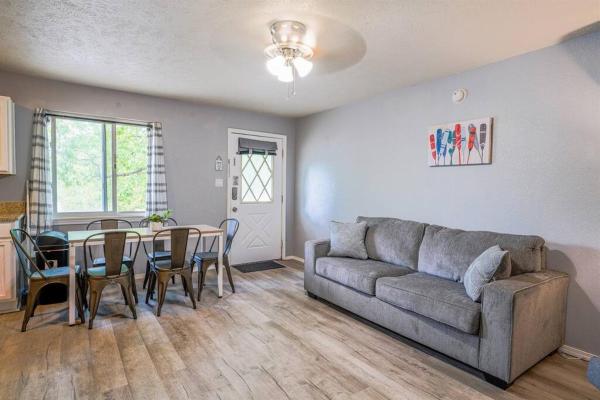 A la foto es mostra l'objecte Tribesman Resort Condo # 14 on Table Rock Lake near Silver Dollar City, Branson situat a la ciutat de Branson.
