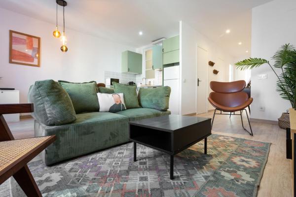 11CRC1037 Newly decorated apartment near Sants Station, Barcelona