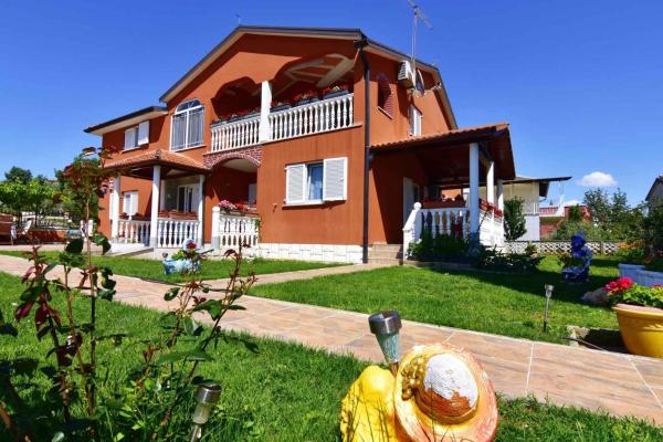 På billedet ses objektet Apartments with parking space Valica, Umag - 22453 beliggende i byen Umag.