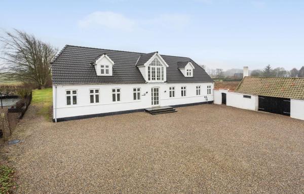 A la foto es mostra l'objecte Nice Home In Roslev With Kitchen situat a la ciutat de Roslev.