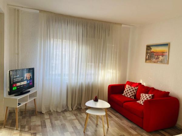 A la foto es mostra l'objecte Sunny Hill Apartment situat a la ciutat de Čukarica.