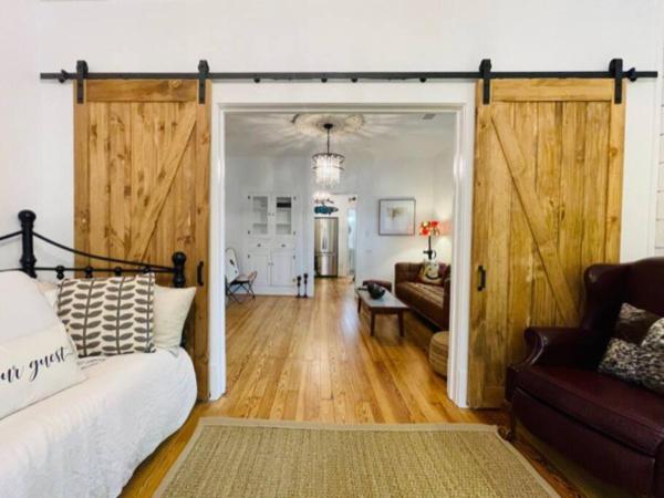 A la foto es mostra l'objecte Newly remodeled bungalow near downtown Brenham situat a la ciutat de Brenham.