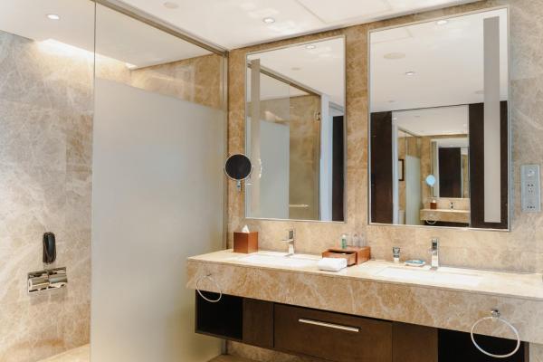 Studio Sea View Suite, Executive level, King, Sea view — 72 m² - Four Points by Sheraton Qingdao, West Coast