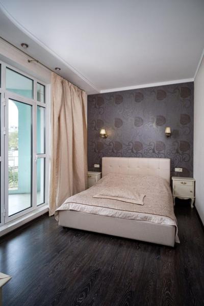 Na fotografii je vidět objekt 2 Bedrooom In CENTER Всегда есть свет ! nacházející se ve městě Oděsa.