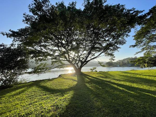 A la foto es mostra l'objecte Mountbatten's Officers mess Kandy situat a la ciutat de Kandy.