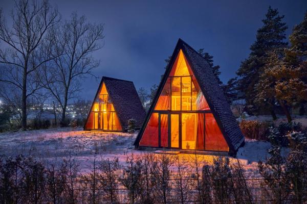 Na zdjęciu widoczny jest obiekt Ja ge • ჟა ღე położony w mieście Tsalka.