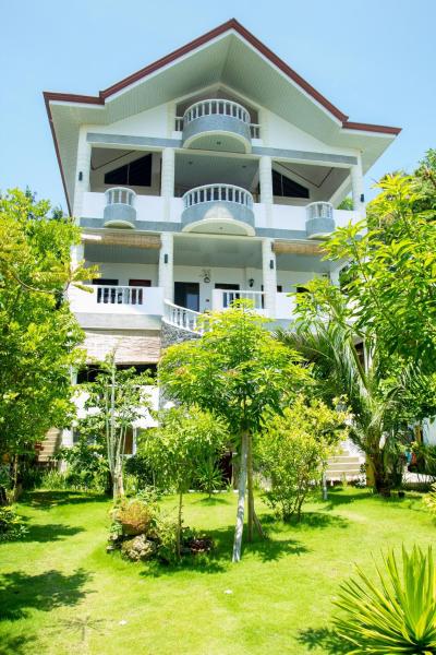 Na fotografii je vidět objekt Greenyard Inn nacházející se ve městě Boracay.