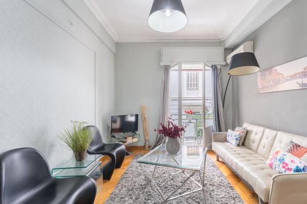 A la foto es mostra l'objecte 2BDR OlympianZeus Apt with Netflix situat a la ciutat de Atenes.