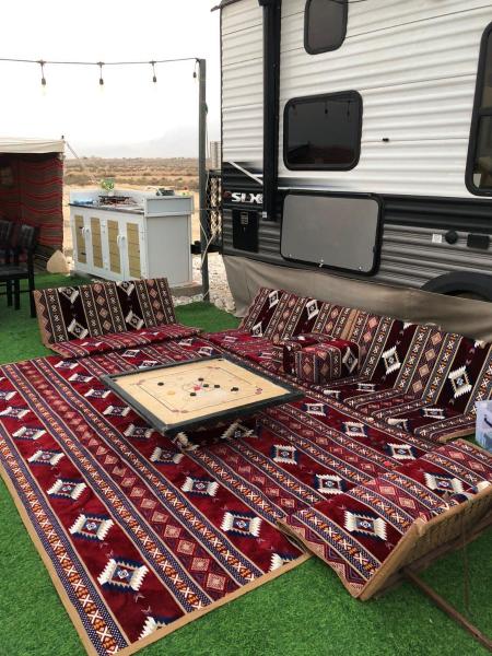 Na zdjęciu widoczny jest obiekt Kyan caravan położony w mieście Quryāt.