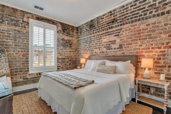 Broughton Street Bungalow - Steps To Everything - Savannah, GA