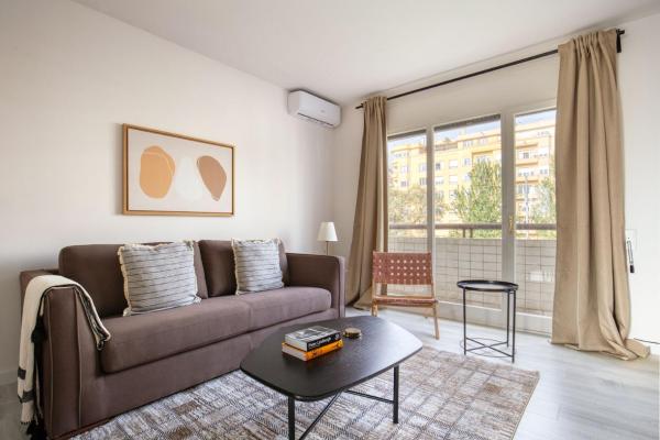 Blueground Galvany balcony BCN-114, Барселона