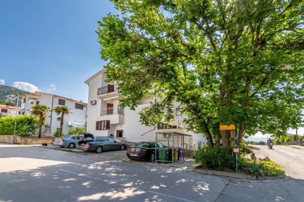 På bildet vises objektet Apartments with parking space Baska, Krk - 22408 som ligger i byen Baška.
