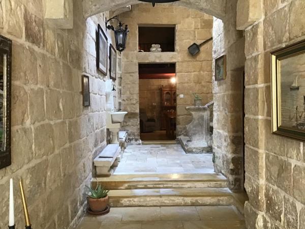 Charming 17th Cent House Of Character In The Famous 3 Cities, Right Next To Valletta - Malta
