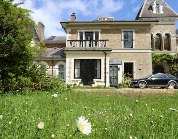 A la foto es mostra l'objecte Grand Victorian family home - nestled between woodland and beach situat a la ciutat de Haven Street.