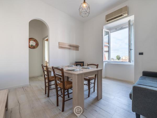 A la foto es mostra l'objecte Port View Apartment situat a la ciutat de Cagliari.