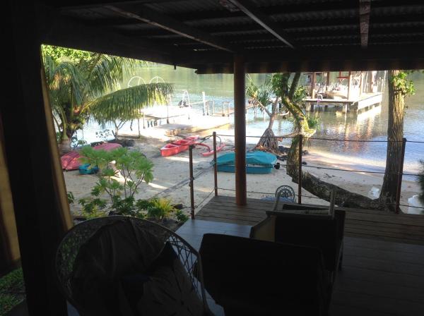 På bilden syns objektet Raiatea sur Mer som ligger i staden Motu Roa.