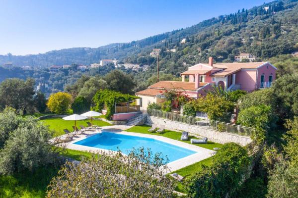 På billedet ses objektet Villa Mangana beliggende i byen Kalámi.