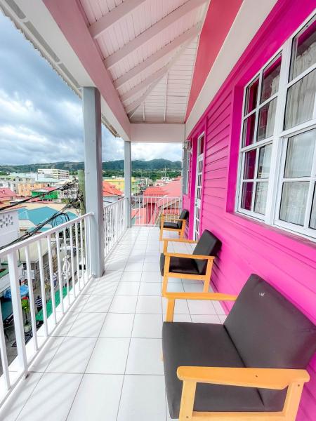 На фото показан объект La Flamboyant Hotel, расположенный в городе Розо.