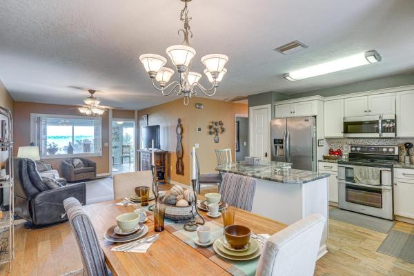 En la foto se muestra el objeto Auburndale Vacation Rental with Yard and Lake Views ubicado en la ciudad de Auburndale.