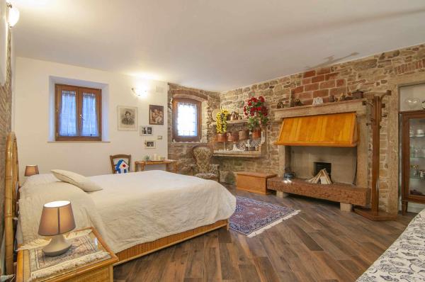 На фото показан объект Dimora Laura - Romantico con stufa a legno, расположенный в городе Monte.