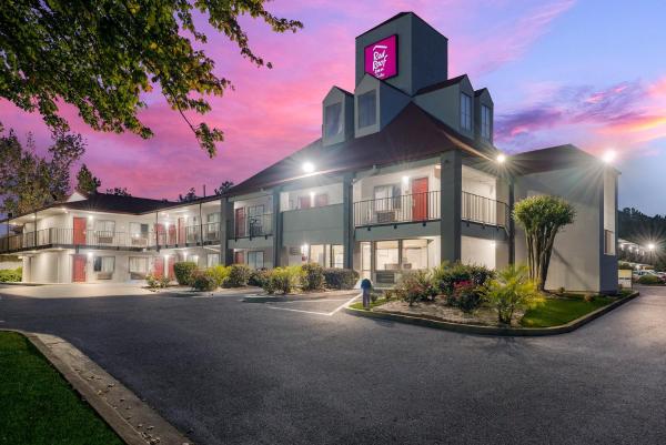 Na fotografii je vidět objekt Red Roof Inn Spartanburg - I-85 nacházející se ve městě Spartanburg.