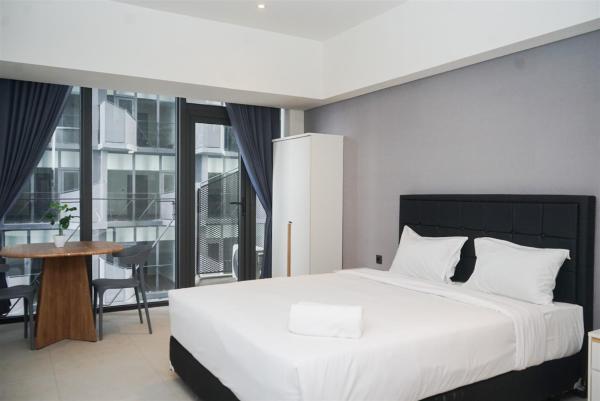 写真にはKramat市にあるSimply Look Studio Apartment Carstensz Residence By Travelioが写っています。
