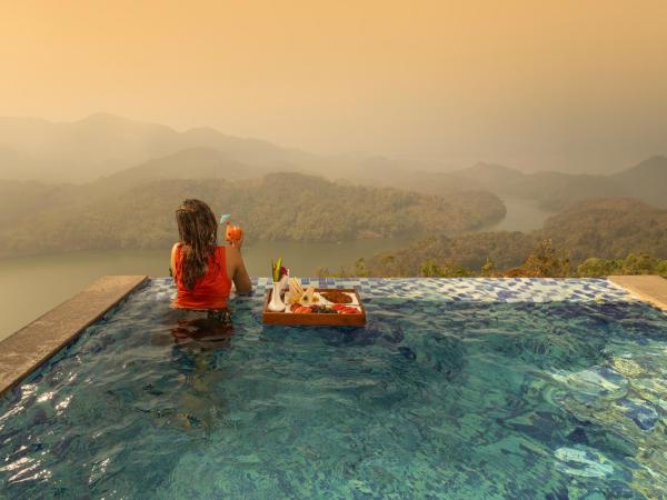 Na zdjęciu widoczny jest obiekt Ragamaya Resort & Spa Munnar położony w mieście Munnar.