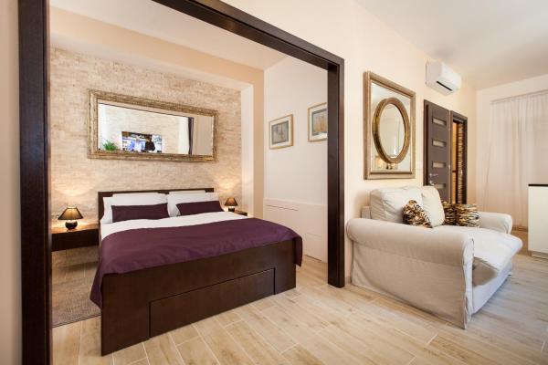 Na foto é possível ver o objeto Apartments Villa Bianca localizado na cidade de Rovinj.