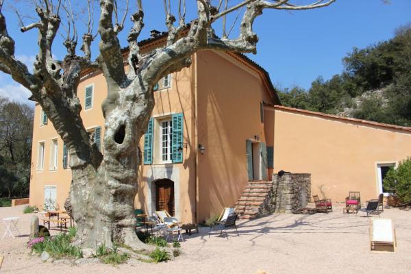 A la foto es mostra l'objecte Paradou de saint Joseph Bastide provençale piscine situat a la ciutat de La Celle.