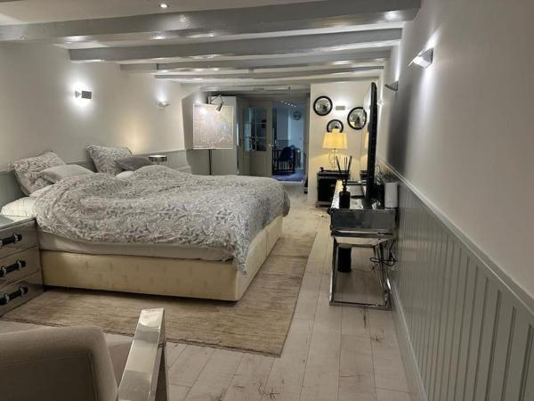 Unique Royal Basement residence, Amsterdam