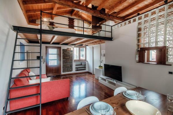 På billedet ses objektet Loft Madera - by MyHomeInComo beliggende i byen Como.