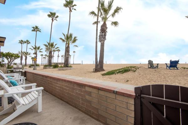 Foto 1: Oceanfront Triplex on Boardwalk with Ocean Views and Patio
