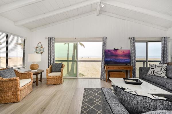 Foto 6: Oceanfront Triplex on Boardwalk with Ocean Views and Patio
