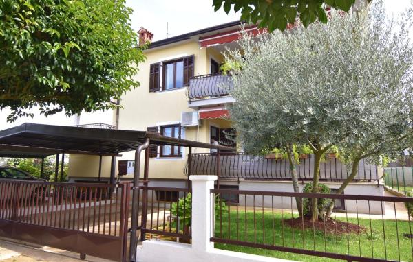 Apartments With Parking Space Umag - 22464 - Umag