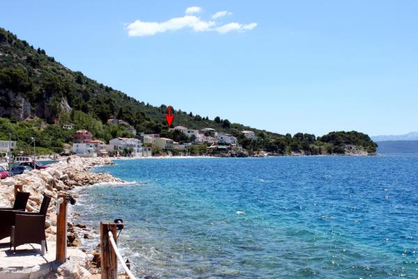 Nella foto è visibile l'oggetto Apartments by the sea Drasnice, Makarska - 22398 situato nella città di Drasnice.