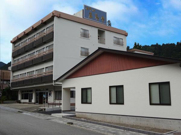 Na foto é possível ver o objeto Hotel Harumoto localizado na cidade de Nikko.