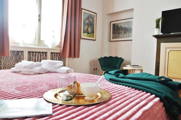 På bildet vises objektet Casa Del Teatro som ligger i byen Pavia.