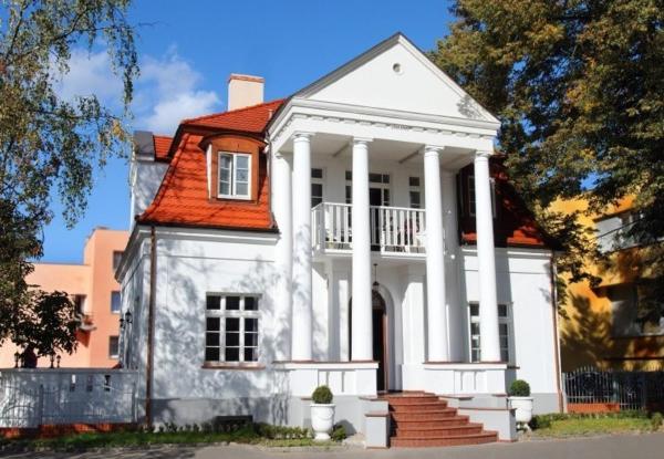 Na fotografii je vidět objekt Villa Solankowa nacházející se ve městě Pakość.