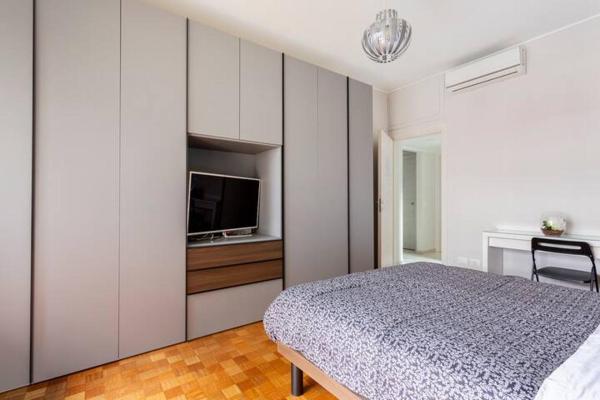 På bildet vises objektet Cozy room in a SHARED apartment close to Linate airport stanza in appartamento condiviso a due passi da Milano Linate som ligger i byen Milano.