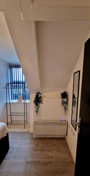 Fotografie 2: SuperValue Suite 10 - Fast WiFi, Hotel Linen, Keyless Entry, City only 10 Mins - BY PROPERTY PROMISE